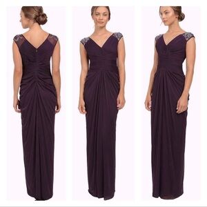 Adrianna Papell Tulle Gown w V Neck & Cap Sleeve Sz8